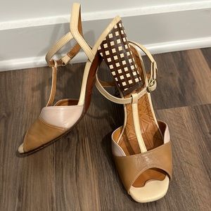 Stunning retro style T-strap shoes, gently worn.